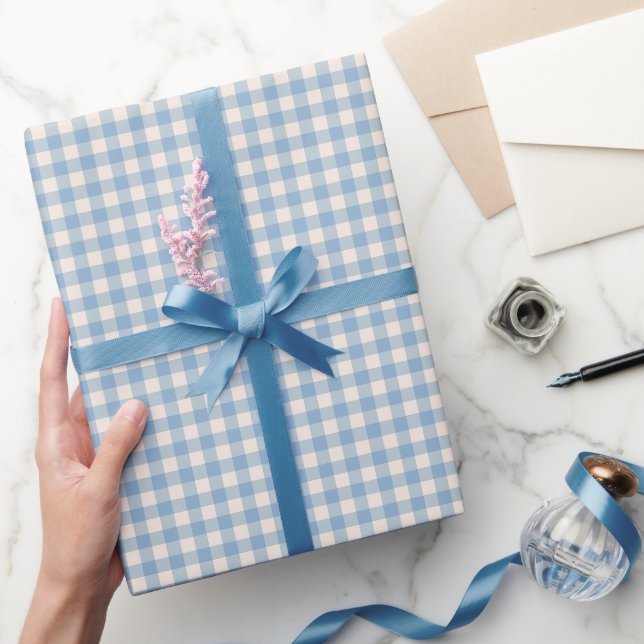 Blau-weiß kariertes Gingham-Muster  Geschenkpapier (Schenken)