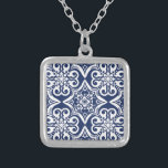 Blau-Weiß-marokkanisches Muster Versilberte Kette<br><div class="desc">Elegantes marokkanisches Muster in Blau und Weiß. Dieses Design ist in verschiedenen Farben und Produkten erhältlich.</div>