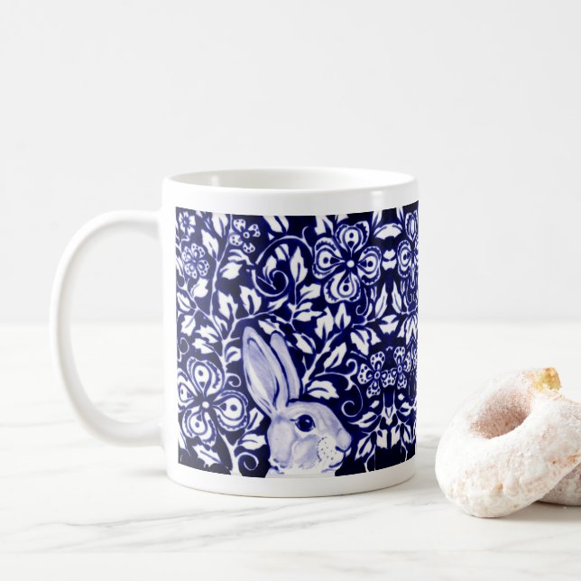 Blau & Weiß Rabbit Bunny Chinoiserie Blumenstrauß Kaffeetasse (Mit Donut)
