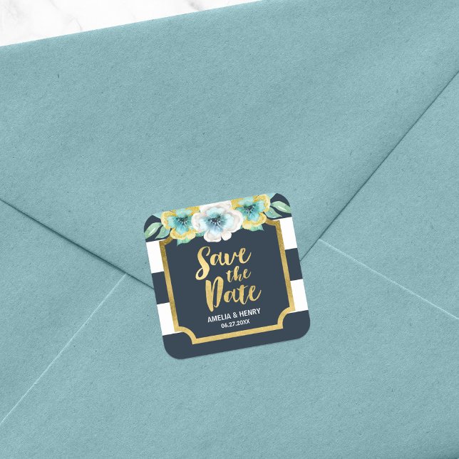 Blau Weiß und Imitate Gold Floral Save the Date Quadratischer Aufkleber (Von Creator hochgeladen)