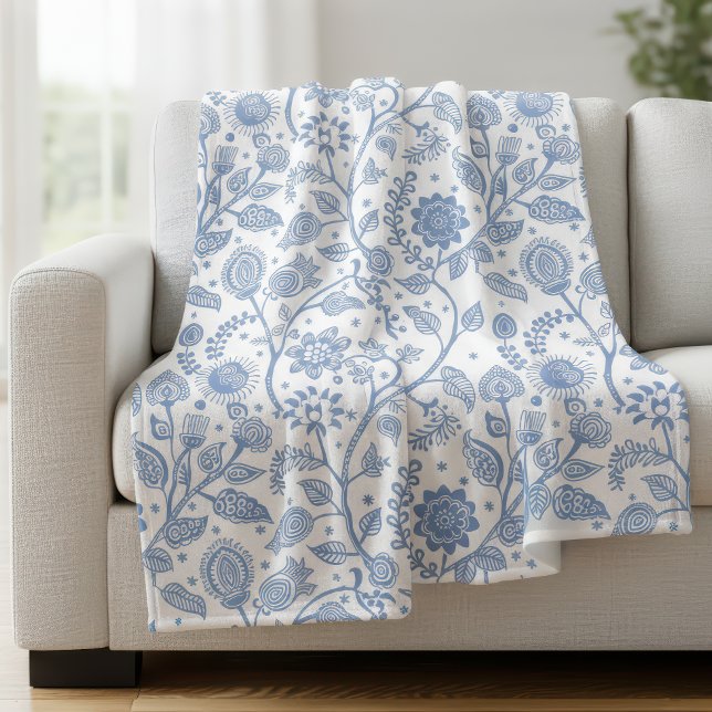 Blau-weißes Blumenmuster Botanisch Boho Chic Fleecedecke (Von Creator hochgeladen)