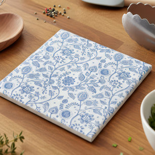 Blau-weißes florales botanisches Muster modern Fliese