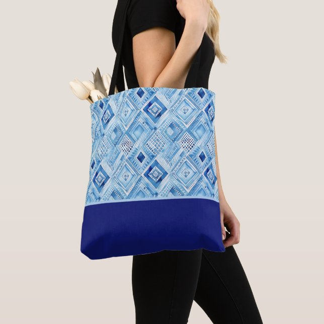 Blau-weißes rautenförmiges Patchwork-Farbenblock Tasche (Von Nahem)
