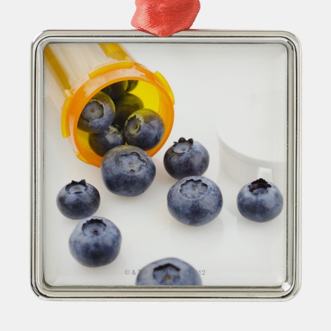 Blaubeeren, die Verordnungsflasche überlaufen Silbernes Ornament (Vorne)