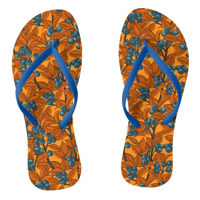 Blaubeergarten, blau und orange flip flops (Fußbett)