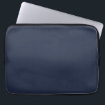 Blaublau Laptopschutzhülle<br><div class="desc">Dieser dunkle Schatten der beliebtesten Farbe der Welt wurde einst als marinahlau bezeichnet und wird seit dem 18. Jahrhundert von der britischen Marine verwendet. Marineblau steht für Vertrauen und Stabilität und ist weniger aufgeschlossen als hellere Blautöne. Marineblau ist konservativ und erinnert an Gefühle der Tradition und der Konventionen.</div>