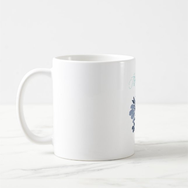 Blaublumen mit personalisierter Tasse von Textname (Links)