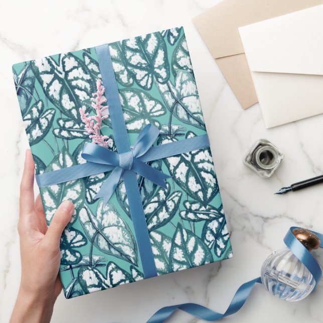 Blaue Aquamarine tropische Blätter Geschenkpapier (Schenken)