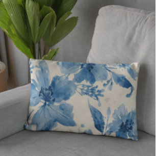 Blaue Aquarell-Blumen Botanisch Whimsical Dekokissen
