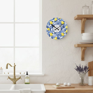 Blaue Aquarell-Limonen-Muster-Monogramm Runde Wanduhr