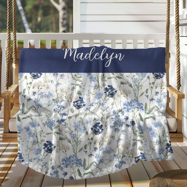 Blaue Aquarell-Wildblumen-Monogramm-Name Fleecedecke (Von Creator hochgeladen)
