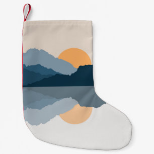 Blaue Berge reflektiert im See Kleiner Weihnachtsstrumpf