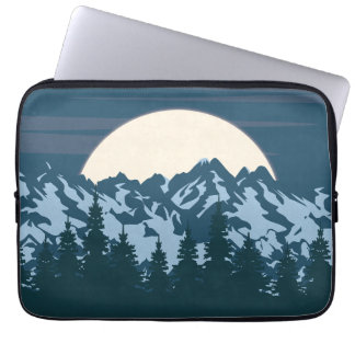 Blaue Berglandschaft Laptopschutzhülle
