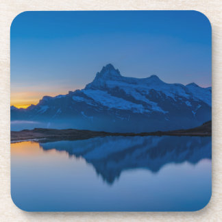 Blaue Bergsonnenuntergangs-Wasserreflexion Getränkeuntersetzer