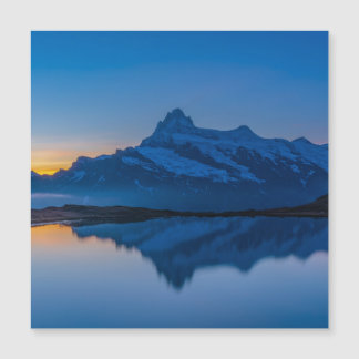 Blaue Bergsonnenuntergangs-Wasserreflexion Magnetkarte