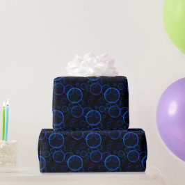 Blaue Blasen auf schwarz Geschenkpapier