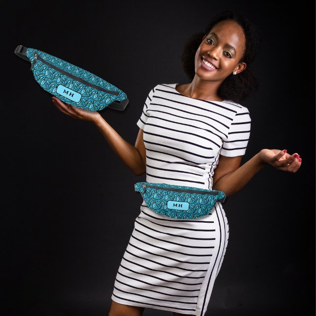 Blaue Blätter Muster mit Monogramm Bauchtasche (blue leaves monogram custom fanny pack, name or text. bilingual. multilingual project)