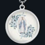 Blaue Blumen|Madonna | Spitze Jungfrau-Marys | Versilberte Kette<br><div class="desc">Dieses ist ein reizendes Bild der gesegneten Madonna Jungfrau Mary,  unsere Dame von Anmut mit blauen Blumen auf jeder Seite und einem weißen Spitzehintergrund.</div>