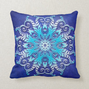 Blaue BlumenMandala auf Schmutzhintergrund Kissen