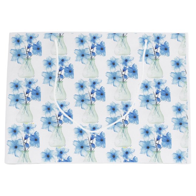 Blaue Blüten in Glasvase Große Geschenktüte (Vorderseite)