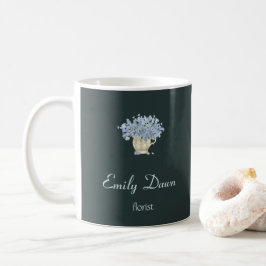 Blaue Blüten in Vase grau Kaffeetasse