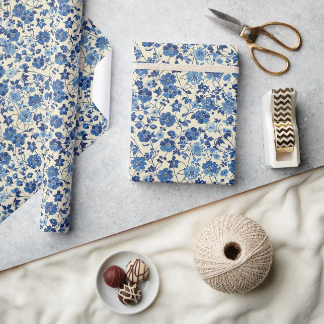 Blaue Blüten Wasserfarbe Chinoiserie Frühlingsgart Geschenkpapier (Basteln)
