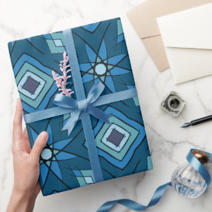 Blaue Blütenblätter und konzentrische, blaugrüne Q Geschenkpapier