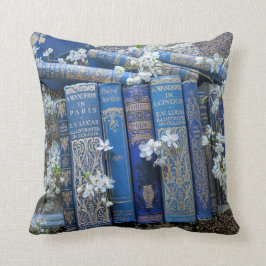Blaue Bücher und Blüten Kissen