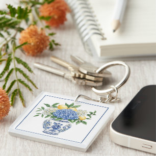 Blaue Chinoiserie Vase mit Hydrangeas Schlüsselanhänger