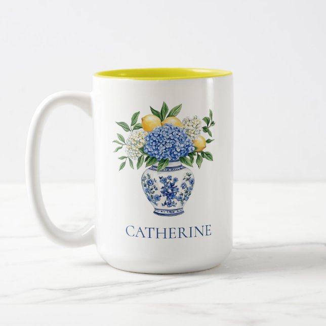 Blaue Chinoiserie Vase mit Hydrangeas Zweifarbige Tasse (Links)