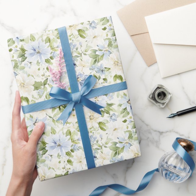 Blaue Creme Blumen Hochzeitsdusche Geschenkpapier (Schenken)