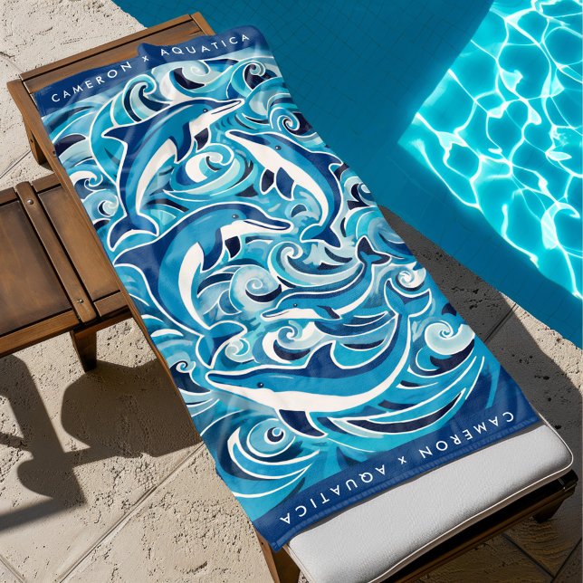 Blaue Delphine & Waves individuell anpassbar Strandtuch (dolphin beach towel by the pool)