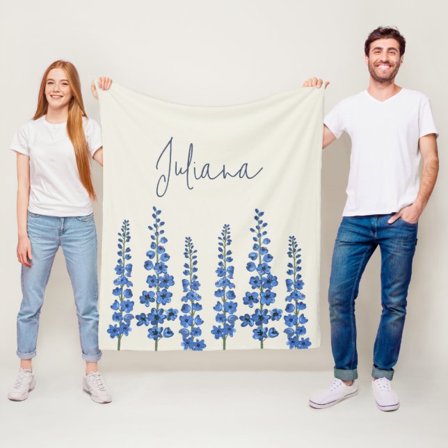 Blaue Delphinium-Blume im Juli Fleecedecke (Beispiel)