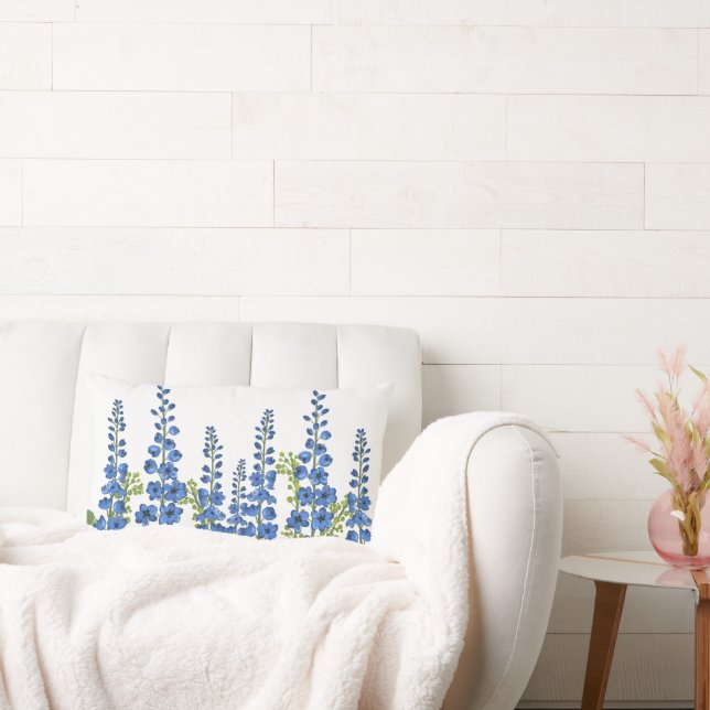 Blaue Delphinium-Blume im Juli Lendenkissen (Liege)