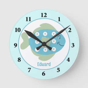 Blaue Fische unter der Damm-Uhr Runde Wanduhr