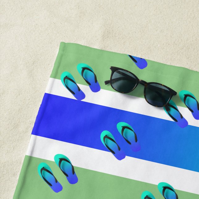Blaue Flip Flops + Aqua Stripes Ocean Strandtuch (Beispiel)