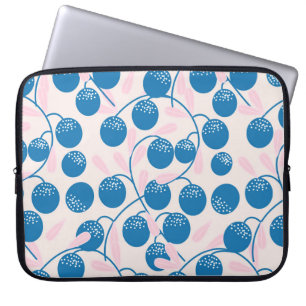 Blaue Früchte, rosa Blätter, nahtloses Design. Laptopschutzhülle