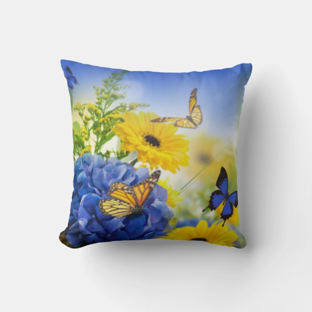 Blaue gelbe Blumen mit Schmetterlingen Kissen (Vorderseite)