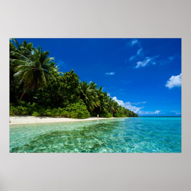 Blaue Gewässer eines tropischen Strandes Poster (Vorne)