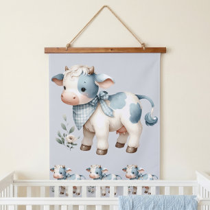 Blaue Gingham-Babykuh Pastell-Farm-Ästhetik Wandteppich Mit Holzrahmen