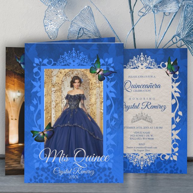 Blaue, grüne Schmetterlinge Quinceanera Einladung (Folded elegant royal blue quinceanera invitation with ornate photo frame with butterflies, vines)