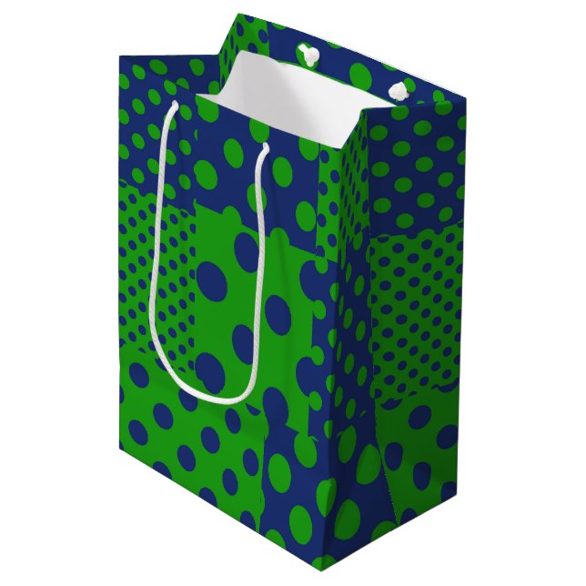 Blaue grüne Tupfen-Patchwork  Mittlere Geschenktüte (Vorderseite Schrägansicht)