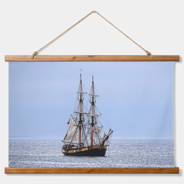 Blaue Himmel auf dem Wasserboot Wandteppich Mit Holzrahmen (Vorne)