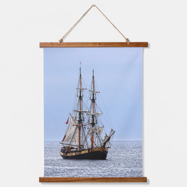 Blaue Himmel auf dem Wasserboot Wandteppich Mit Holzrahmen (Vorderseite)