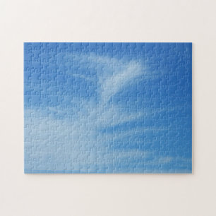 Blaue Himmel mit weißen Wolken Abstrakte Naturfoto