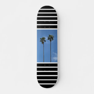 Blaue Himmelspalmen in Schwarz und Weiß Skateboard
