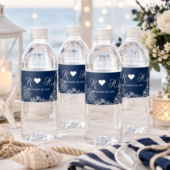 Blaue Hochzeit am Strand (beach nautical white lace navy blue wedding water bottle label)