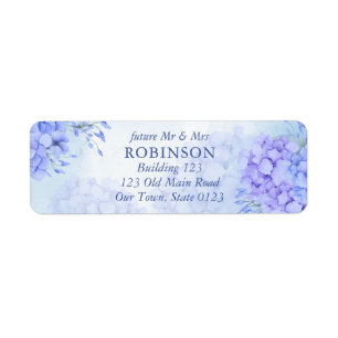 Blaue Hydrangeas mit elegantem Blumenwasser