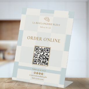 Blaue karierte Croissant-QR-Bäckerei-Anzeige Sockelschild