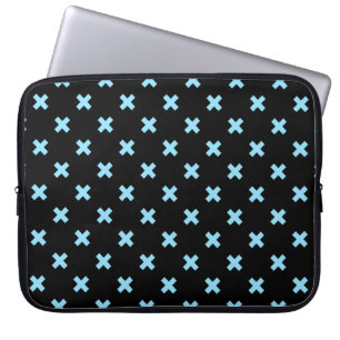 Blaue Kreuzstiche auf schwarz Laptopschutzhülle